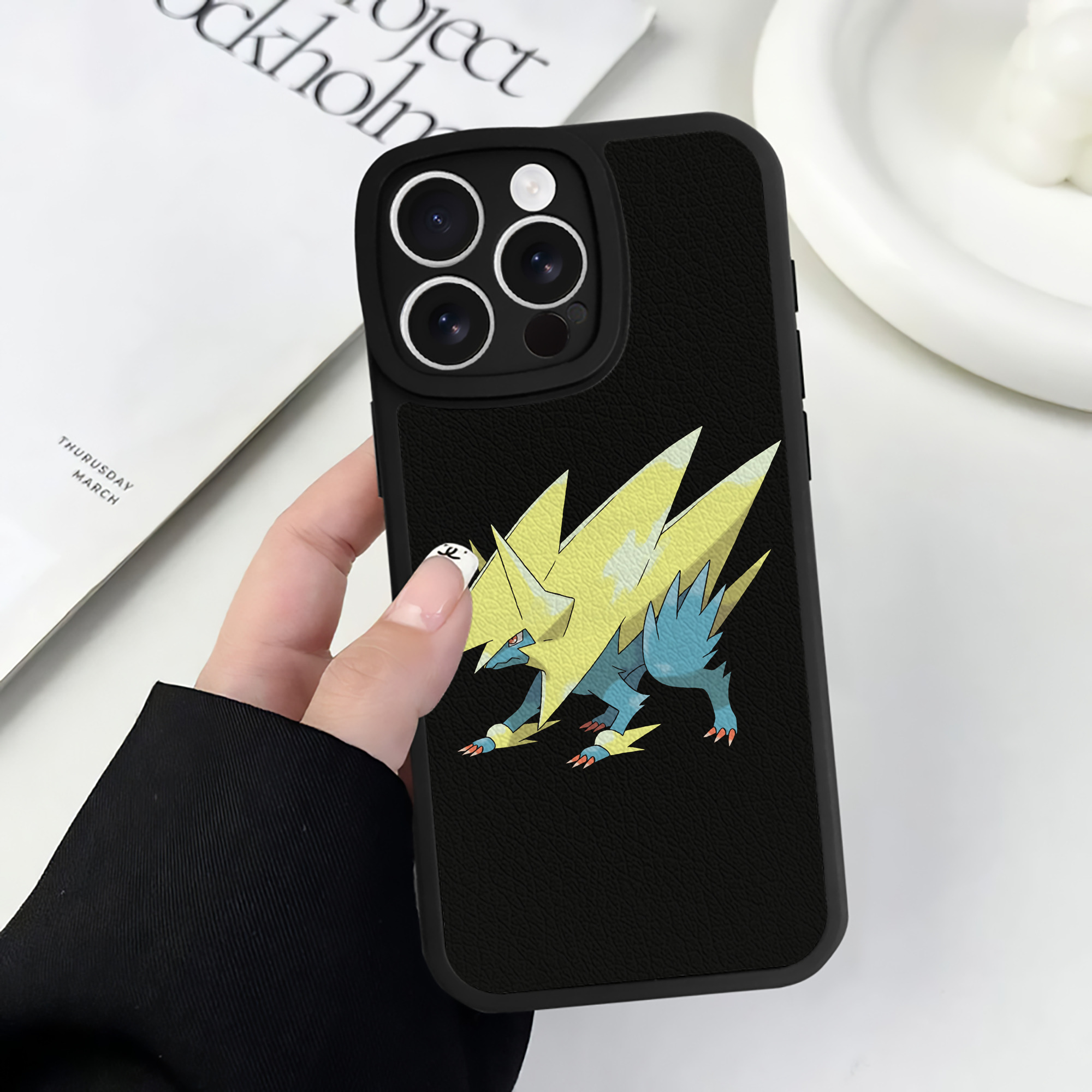（画像用） ポケットモンスター Pokémon 【iPhone 16シリーズ対応】シリコンスマホケース（レザー調） 材質：シリコン